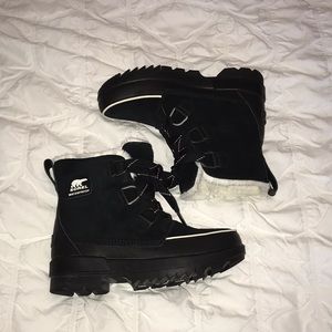 Short Black Sorel Boots